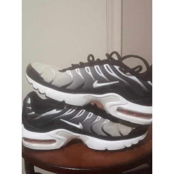 Nike Air Max Plus (GS) 655020-077 Black/White Size 5.5Y Women's Size 7 - Picture 10 of 11